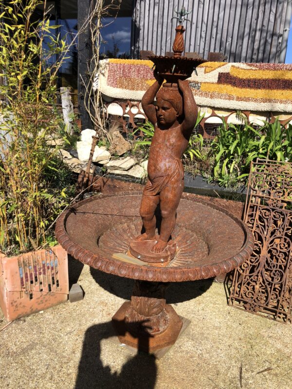 Fontaine fonte sur pied ancienne – Image 15