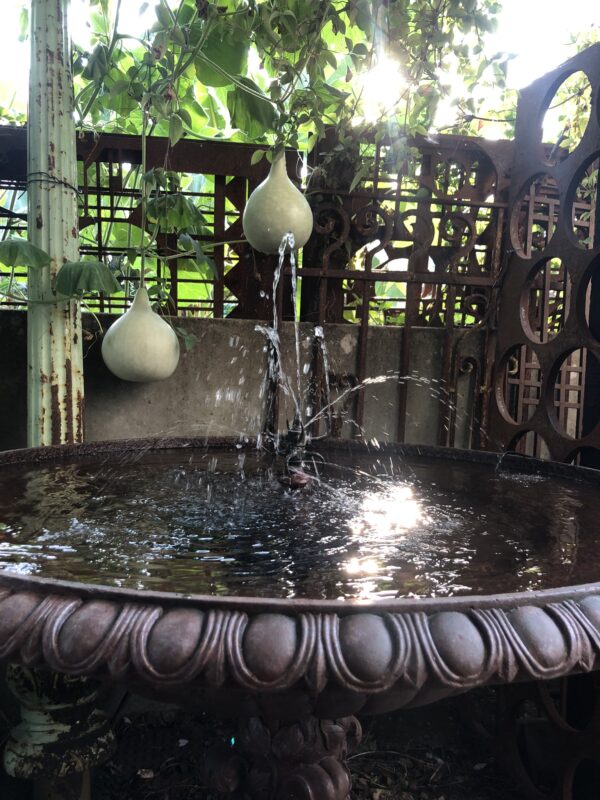 Fontaine vasque fonte sur pied ancienne – Image 2