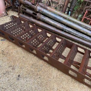 Escalier échelle ancienne coupée 12 marches fer